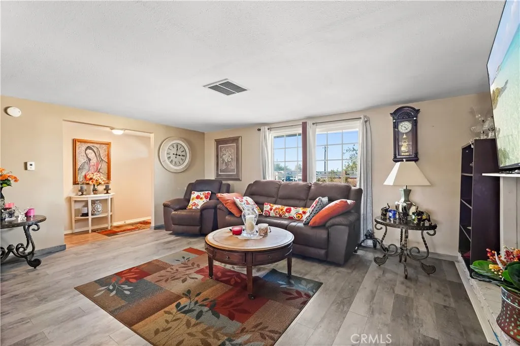 6008 E Avenue T2, Palmdale, California 93552 home-pic-6